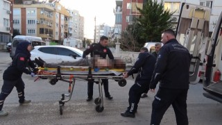 Yangına uykuda yakalandı, alevlere müdahale ederken yaralandı