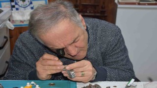 Yarım asırlık saat ustası çırak bulamadığı mesleğini eşiyle ayakta tutuyor