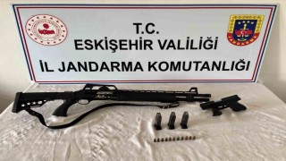 Yasa dışı silah ticareti yapan şahıs jandarmadan kaçamadı