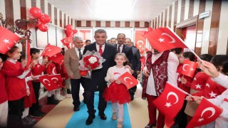 Yeni döneme ay-yıldızlı bayrakla başladılar