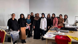 Yüksekovada kadınlar dikiş-nakış kursuyla hem meslek ediniyor hem sosyalleşiyor