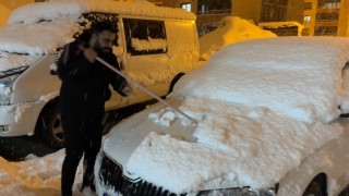 Yüksekovada kar kalınlığı 15 santimetreye ulaştı