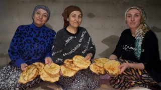 Yüksekovada Ramazan hazırlığı: 3 kız kardeşten tandır başında tatlı mesaisi