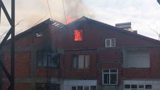 Zonguldakta 6 katlı binanın çatısı alev alev yandı