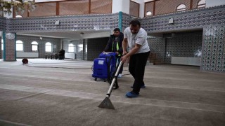 Zonguldakta camilerde Ramazan temizliği