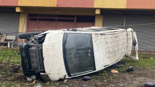Zonguldakta minibüs devrildi, 4 yaralı