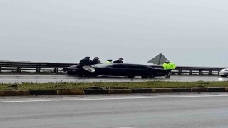 Zonguldakta otomobil bariyere çarptı; 1 yaralı