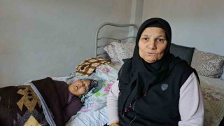 Zonguldakta yalnız yaşayan yatalak kadına komşuları sahip çıkıyor