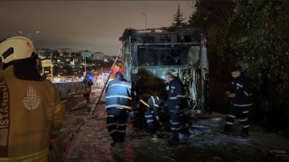 15 Temmuz Şehitler Köprüsünde metrobüs alev alev yandı: Yolcular tahliye edildi