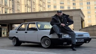 1995 model Tofaş 16 plakası ile New York sokaklarında