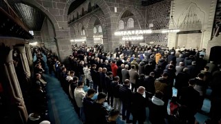 5. Harem-i Şerifi de bayram namazı kılındı