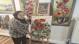 80 yaşında 25 yıllık sanat sevgisini sürdürüyor
