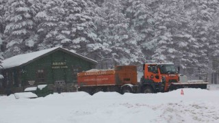 Abant Gölü Milli Parkı beyaza büründü