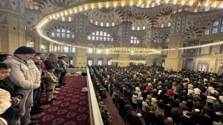 Adanada bayram namazı kılındı