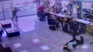 Adanada berberde böyle ateş etti: 1 yaralı