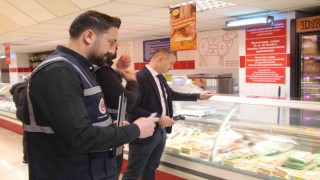 Adanada Ramazan Bayramı öncesi marketlerde fiyat ve etiket denetimi yapıldı