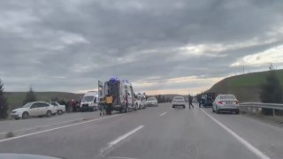 Adıyamanda hafif ticari araç otomobille çarpıştı: 5 yaralı