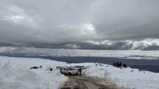Ağrı Dağında kaybolan dağcı için arama çalışması başlatıldı