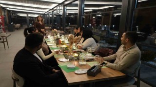 Ahlatta iftar sonrası cam fanus boyama etkinliği