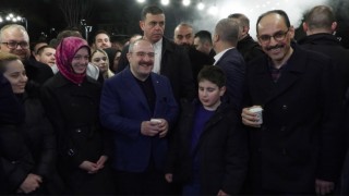 AK Parti Bursa Milletvekili Varank ve MİT Başkanı Kalın, sahurda vatandaşlarla bir araya geldi