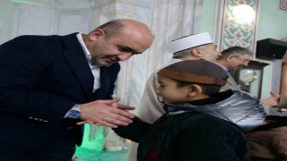AK Parti İl Başkanı Gürhan Albayrak, Reşadiye Camiinde vatandaşlarla bayramlaştı