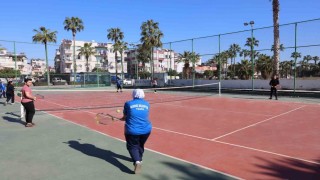 Akdeniz Belediyesinin tenis kursu genç yetenekleri yetiştiriyor