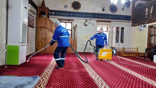 Akdenizde bayram öncesi camilerde yoğun temizlik mesaisi
