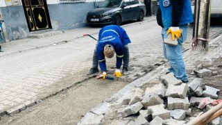 Akdenizde yol ve kaldırımlar yenileniyor