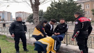 Aksarayda akranı tarafından bıçaklanan 16 yaşındaki çocuk yaralandı
