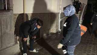 Aksarayda apartmanda yangın paniği: 6 kişi dumandan etkilendi