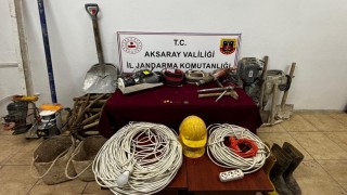 Aksarayda define avcıları tarihi eserlerle suçüstü yakalandı