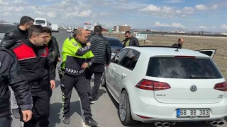 Aksarayda nefes kesen şüpheli polis kovalamacası kamerada: 3 gözaltı