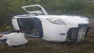 Akseki-Manavgat Karayolunda hafif ticari araç şarampole devrildi: 1i ağır 6 yaralı