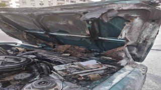 Alanyada seyir halindeki otomobil alev aldı