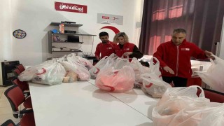 Alaşehirde Kızılaydan çocuklara bayram hediyesi