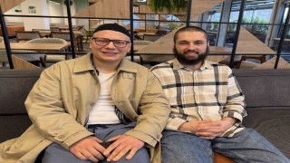 Almanyada iki genç müslümanlığı araştırıp İslamiyeti seçtiler
