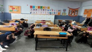 Altıntaşta Zafer İlkokulunda deprem tatbikatı