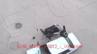 Amasyada motosiklet ile otomobilin çarpıştığı kaza kamerada