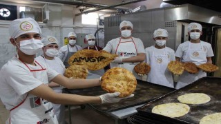 Amasyada Ramazan pideleri meslek liselilerden