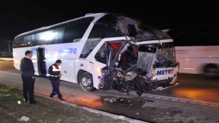 Amasyada yolcu otobüsü ile tırın çarpıştığı kazada 11 yaralı