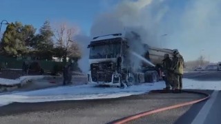 Ankarada seyir halindeki hafriyat kamyonu yandı