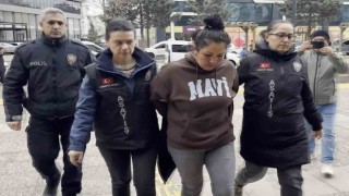 Annesinin sevgilisini bıçaklayan genç ve polise tokat atan annesi tutuklandı