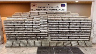 Antalyada iki otelin deposunda 5 bin litre kaçak ve sahte içki ele geçirildi
