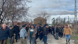 Antalyadaki silahlı kavgada ölen genç toprağa verildi