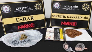 Araçta uyuşturucu ele geçirildi: 2 tutuklama