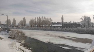 Ardahanda kar yerini soğuk havaya bıraktı