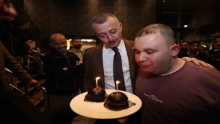 Arife iftar sofrasında sürpriz doğum günü