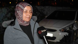 Arnavutköyde başıboş at otomobillere çarptı: 2 araç hasar aldı