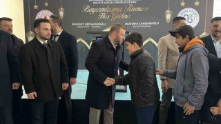 Arnavutköyde bayram namazı sonrası ilçe protokolü vatandaşlarla bayramlaştı