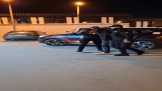 Arnavutköyde polisten kaçan şüphelinin üzerinden uyuşturucu çıktı